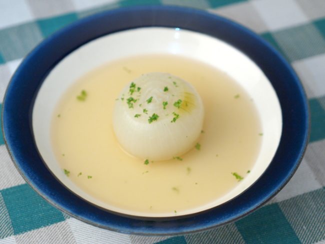 【レシピ】健康の源！玉葱の丸ごとスープ
