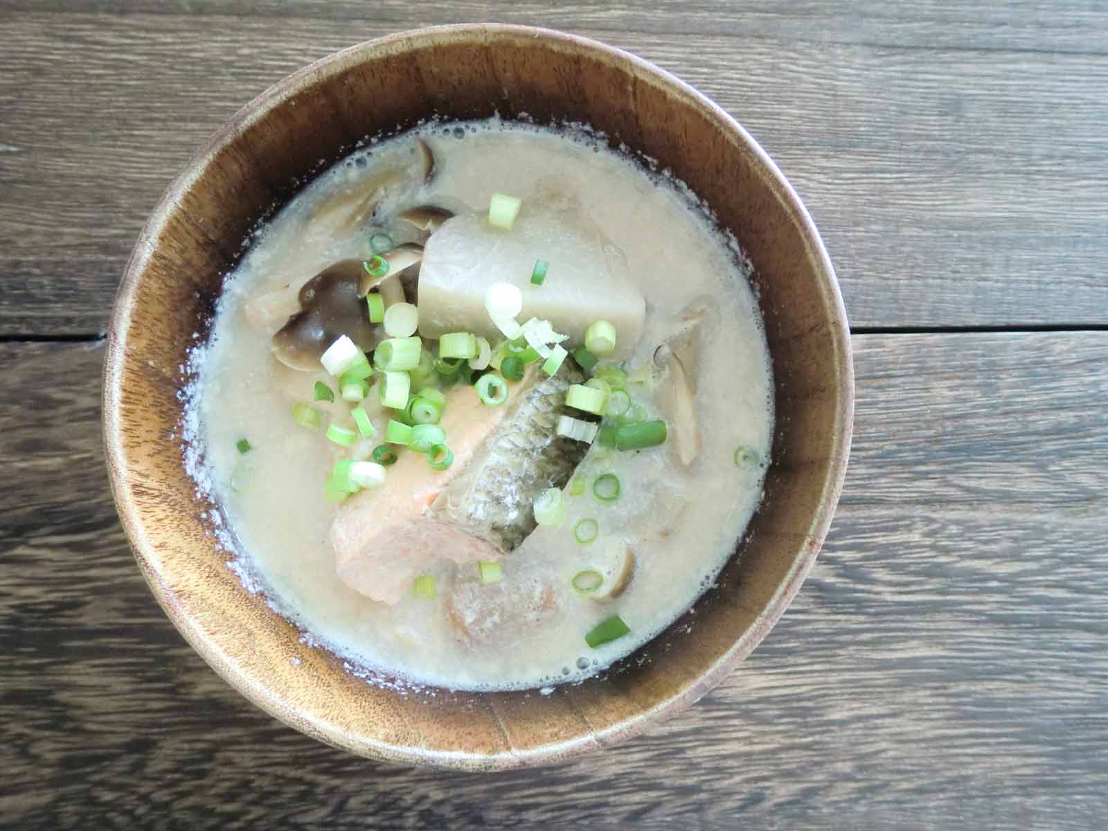 里芋と秋鮭の豆乳スープ